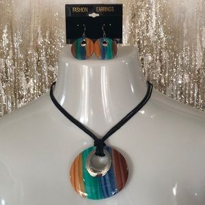 SILVER & MULTI COLOR ROUND PENDANT W/LEATHER ROPE CHAIN AND MATCHING EARRINGS